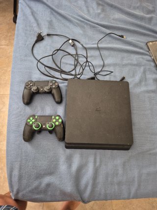 PS4 (PlayStation 4) Negra +2 mandos