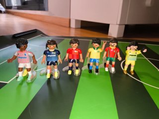 Futbolín y 6 figuras Playmobil de fútbol