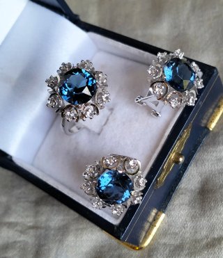 Conjunto Vintage Anillo y pendientes.