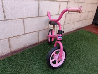 Bicicleta sin pedales rosa Chicco