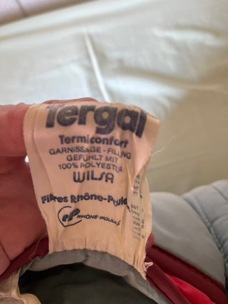 Saco de dormir gris con cremallera