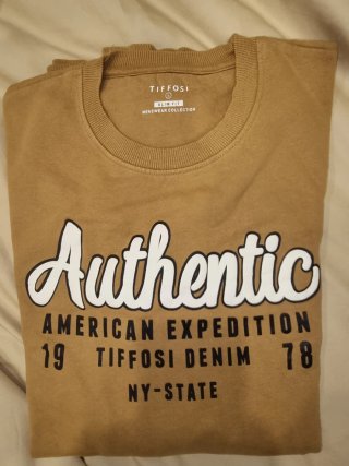 Conjunto de camisolas sweatshirt da marca tiffosi.