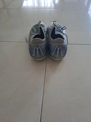 Botas de fútbol Nike grises y azules