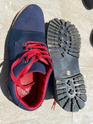 Zapatos azules y rojos talla 45