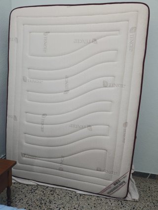 Colchón matrimonio casi nuevo marca Tencel+somier
