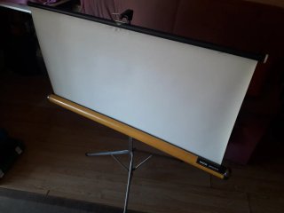 Pantalla de proyección trípode