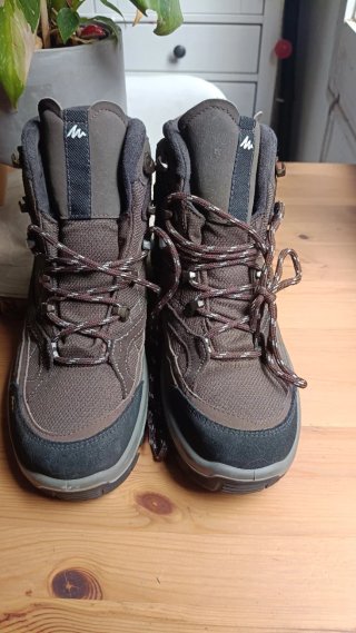 Botas de montaña nuevas