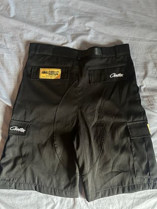 Pantalón corto negro con cinturón