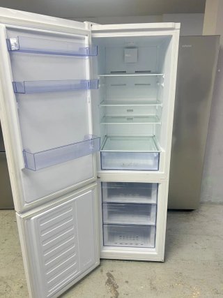 Nevera Beko altura 185 ancho 60 con garantía