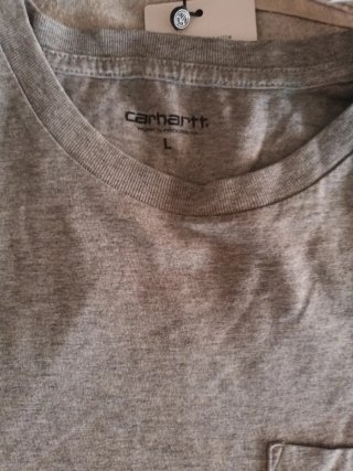 Camiseta Carhartt gris con bolsillo