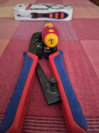 Crimpadora, Tijeras y Destornillador Wiha