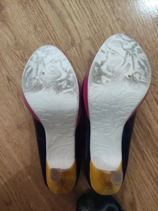 Zapatos tacón peep toe azul y rosa. Marca Refresh
