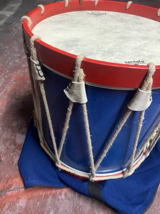 Tambor de época hecho a mano