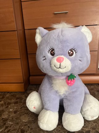 Peluche gato morado fresa
