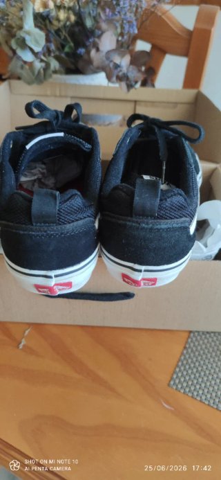 Zapatillas Vans Negras y Blancas
