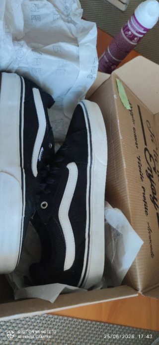 Zapatillas Vans Negras y Blancas