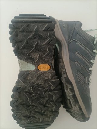 Zapatillas The North Face grises y verdes