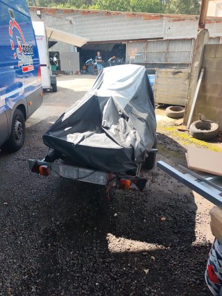 Remolque para moto de agua.