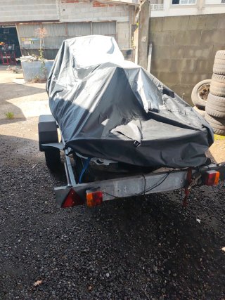 Remolque para moto de agua.