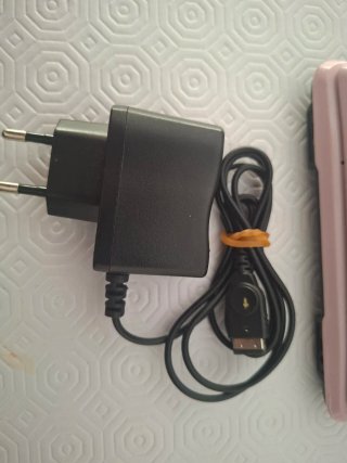 Nintendo DS Fat Rosa + Cargador y Juego