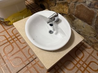Lavabo Roca con encimera de mármol