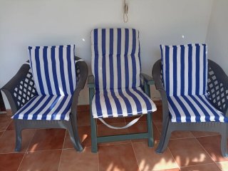 Conjunto 3 Sillas Jardín Azul , sofá y mesa.