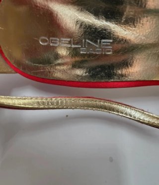 Scarpe rosse con tacco e cinturino