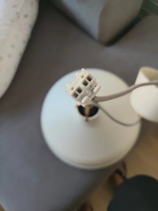 Lámpara de techo colgante blanca y dorada