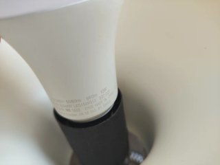 Lámpara de techo colgante blanca y dorada