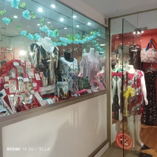 Por jubilación traspaso tienda de ropa.Buena zona.