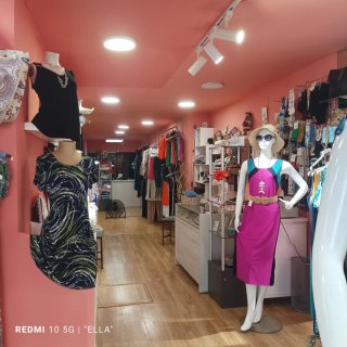 Por jubilación traspaso tienda de ropa.Buena zona.