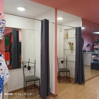 Por jubilación traspaso tienda de ropa.Buena zona.