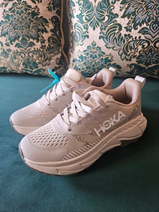 Zapatillas Hoka running nuevas beige/gris