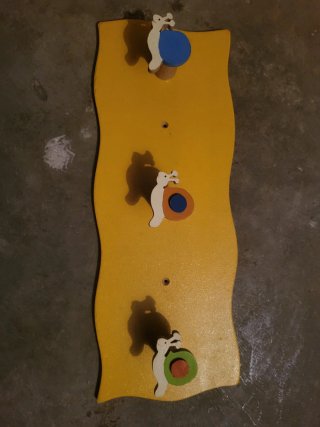 Perchero infantil de madera