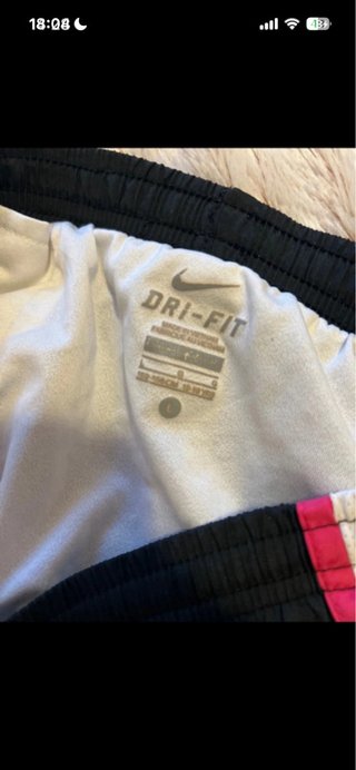 Pantalones cortos Nike negros y rosas