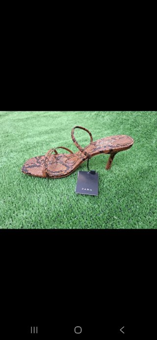 Sandalias tacón Zara efecto piel serpiente