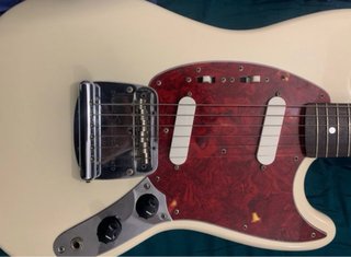 Guitarra Eléctrica Fender Mustang Blanca