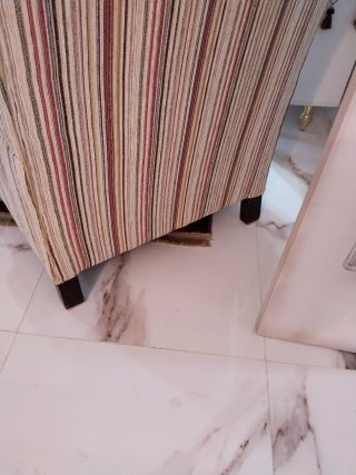 Butaca de tela a rayas madera y muelles muy buena