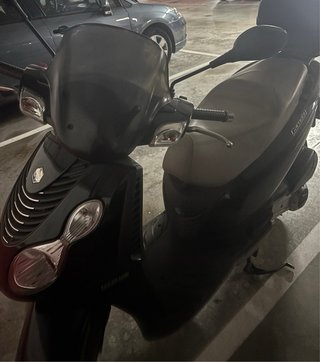 Piaggio Carnaby 125 Negra