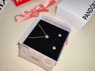 Conjunto Pandora Collar y Pendientes Corazón