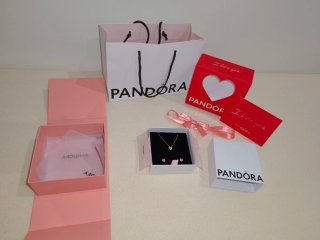 Conjunto Pandora Collar y Pendientes Corazón