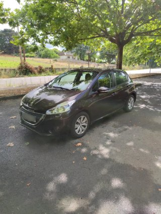 Peugeot 208 2012