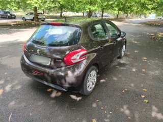 Peugeot 208 2012