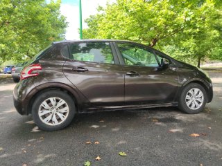 Peugeot 208 2012