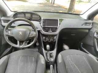 Peugeot 208 2012