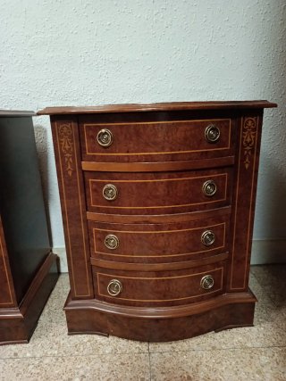 Mesitas de noche antiguas de madera