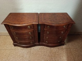 Mesitas de noche antiguas de madera
