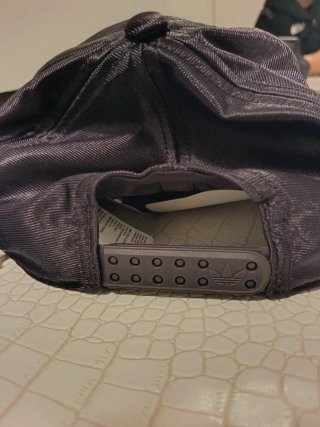 Cappello Adidas viola scuro