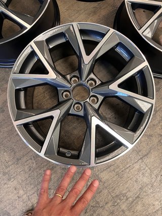 Llantas originales Audi 82A601025AA 17’’