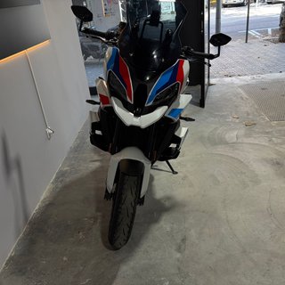 BMW M1000XR